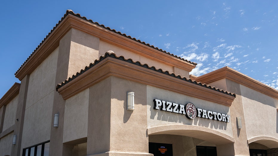 Pizza factory storefront