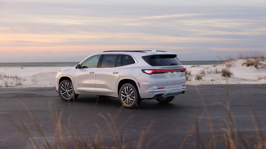 Buick unveils Enclave SUV that features new tech, redesigned style 