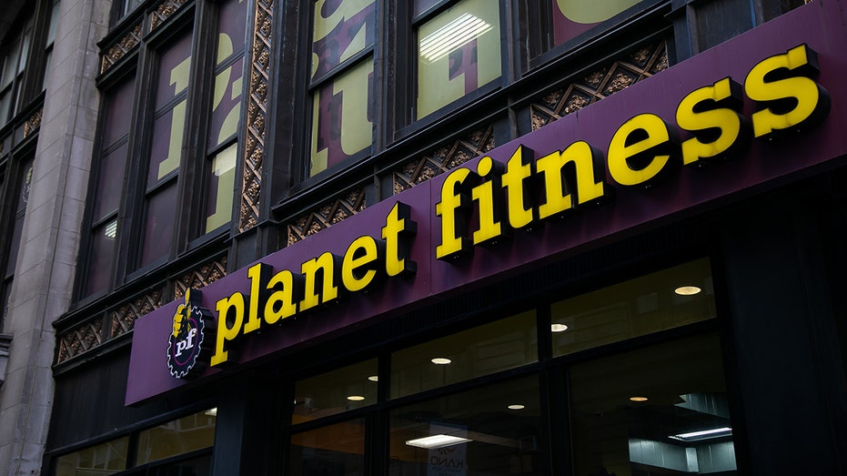 Planet Fitness sign