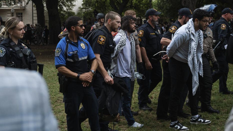 protesters detained at UT Austin