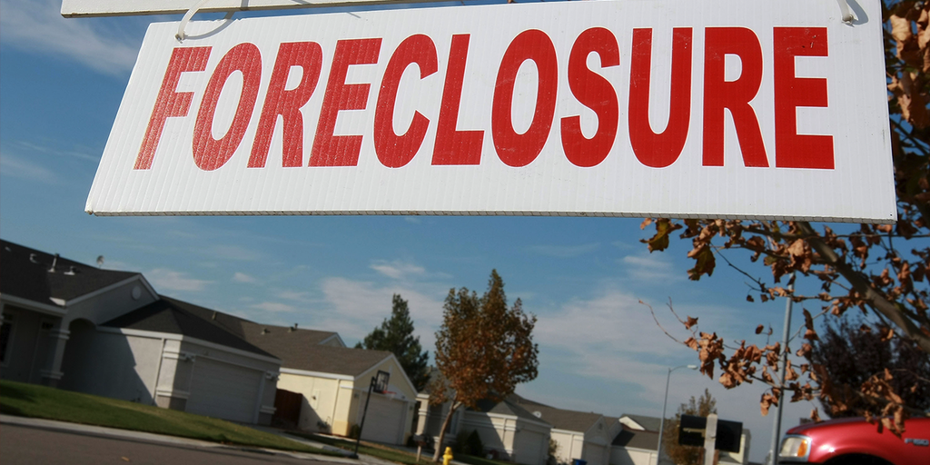 Cash-strapped HOAs ramp up foreclosures against delinquent homeowners: report