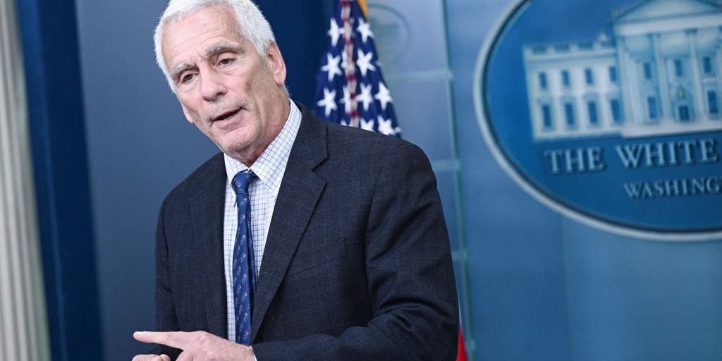 White House economic adviser struggles with question on monetary policy - Vimarsana News