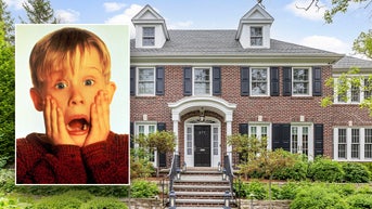 Home from iconic '90s Christmas movie up for sale — here's what it looks like inside