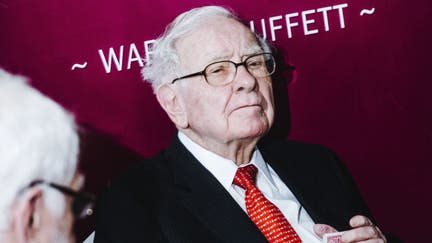 Warren Buffett, chairman and chief executive officer of Berkshire Hathaway Inc., plays bridge at an event on the sidelines of the Berkshire Hathaway annual shareholders meeting meeting in Omaha, Nebraska, U.S., on Sunday, May 6, 2019. The annual shareholders meeting doubles as a showcase for Berkshires dozens of businesses and a platform for its billionaire chairman and CEO to share his investing philosophy with thousands of fans. 