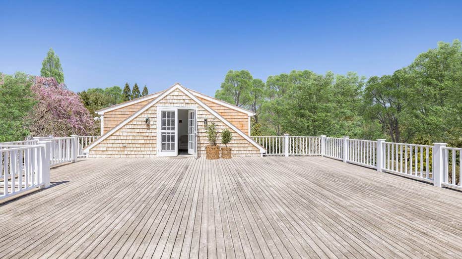 oversized roof deck