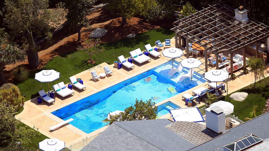 Aerial shot of Jeff Bezos's mansion