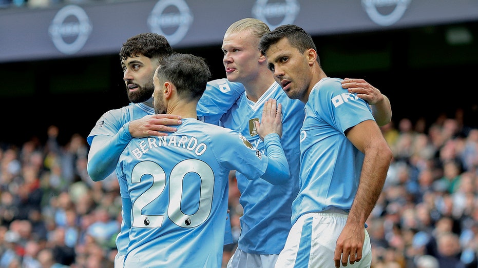 Manchester City celebrates goal