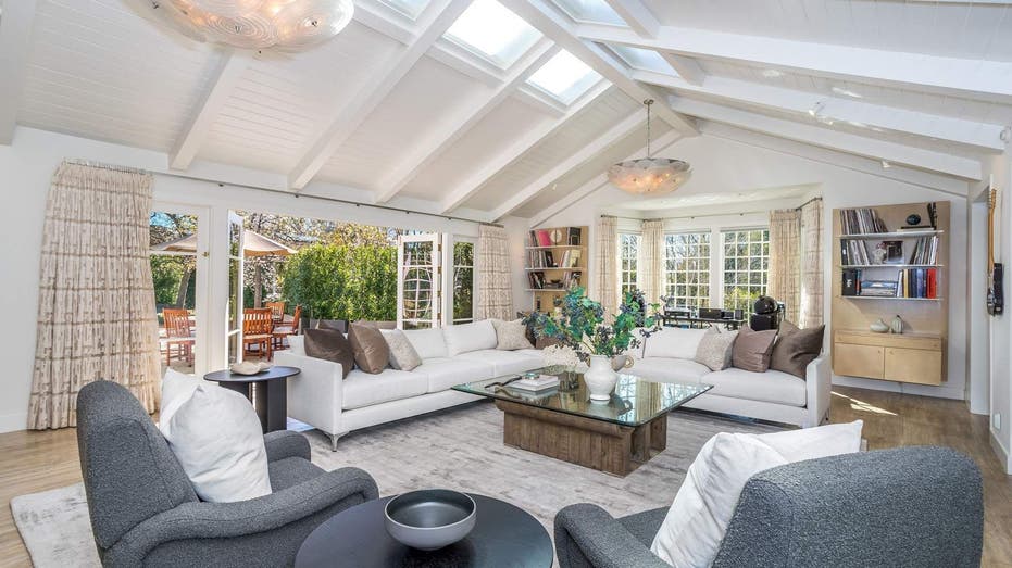 Jim Carrey home