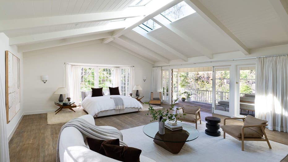 Jim Carrey's home