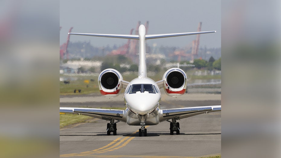 Cessna 750 Citation X / 10 taxiing