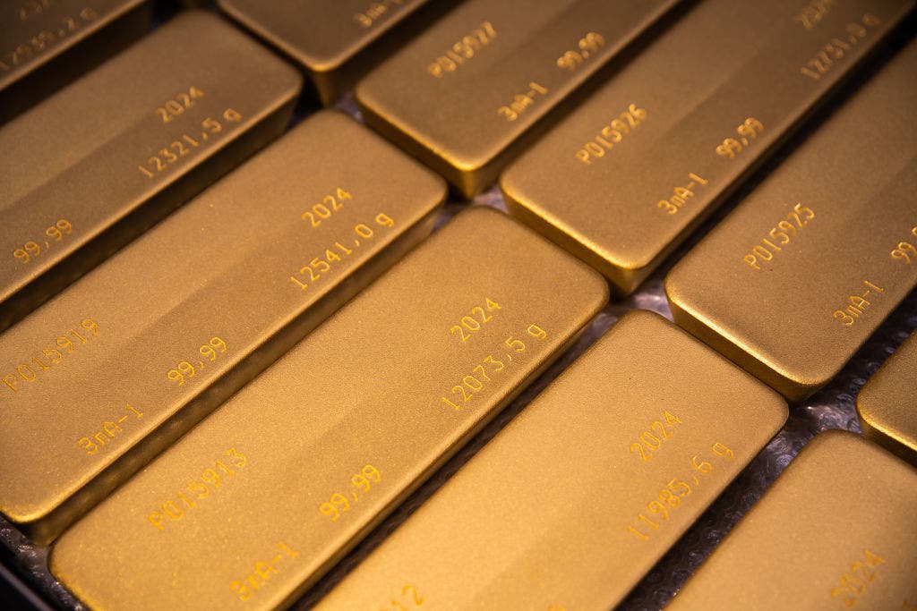 Why gold prices could hit ,000 despite volatility