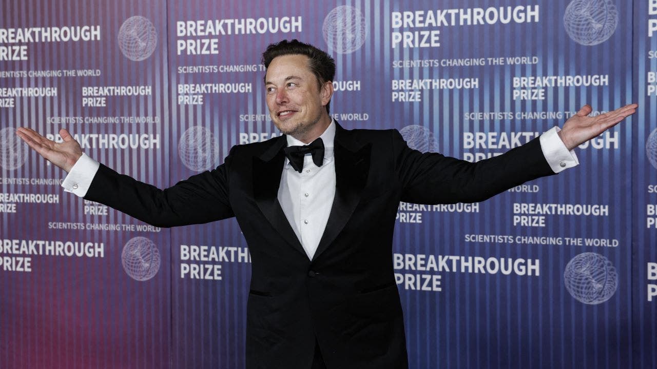 Elon Musk’s payday, Apple AI, Fed’s rate cut pivot | True Republican