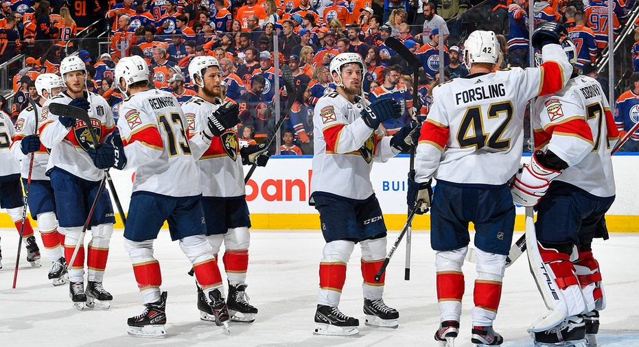 Panthers celebrate Game 3 win