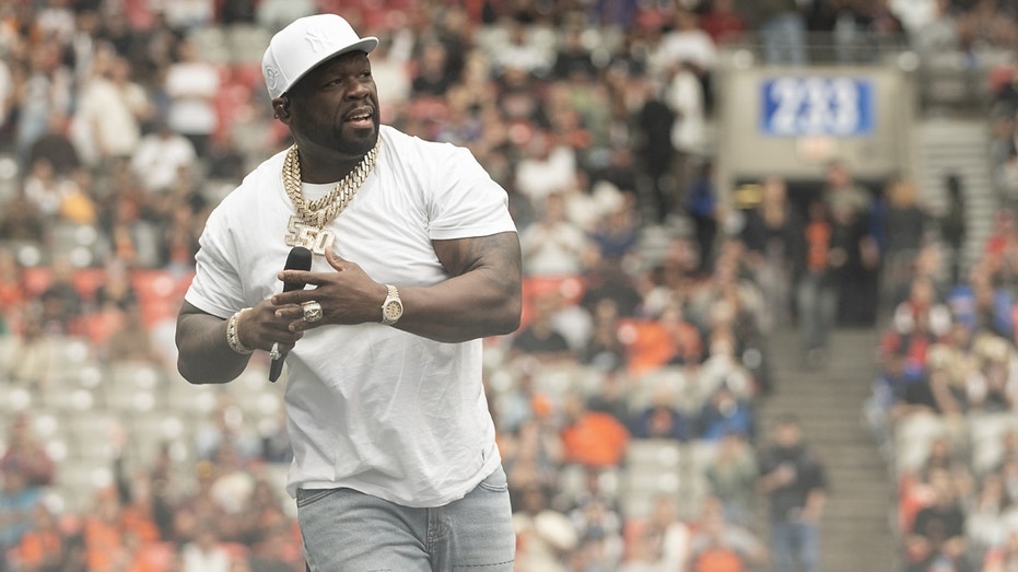 50 Cent on stage