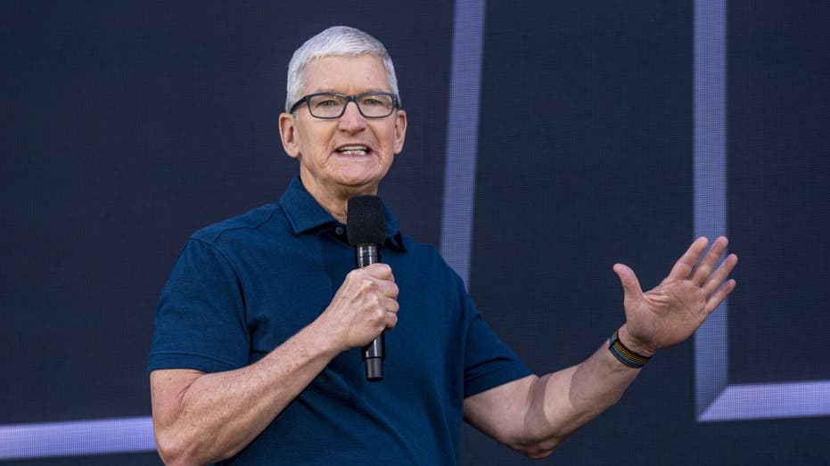 Apple Tim Cook CEO