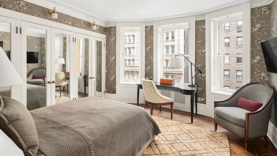 bedroom in Jessica Chastain's home