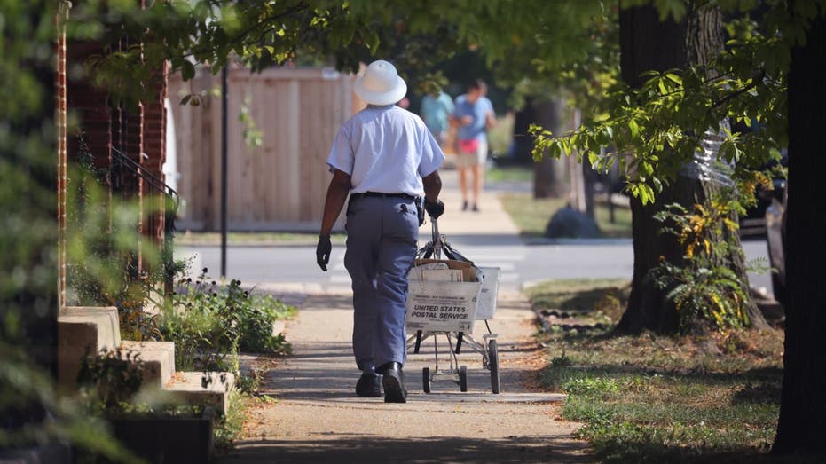 postal worker delivering mail in chicago