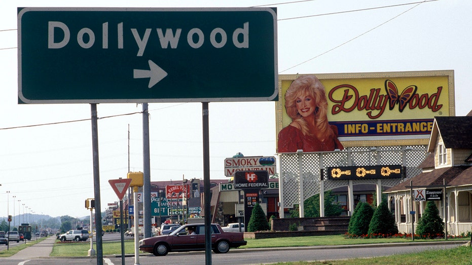 Street sign showing where Dollywood is