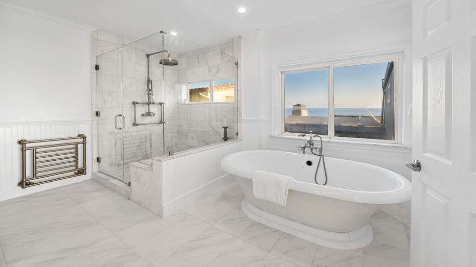 Malibu mansion where Elvis Presley filmed "love a little live a little"