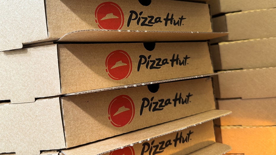 pizza hut boxes