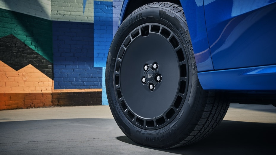 A view of the 2025 Ford Maverick Lobos wheels.