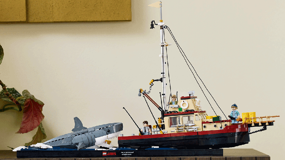 JAWS-LEGO-set-2