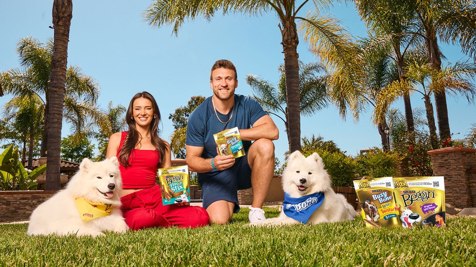 Kristin and Kyle Juszczyk sit with dogs