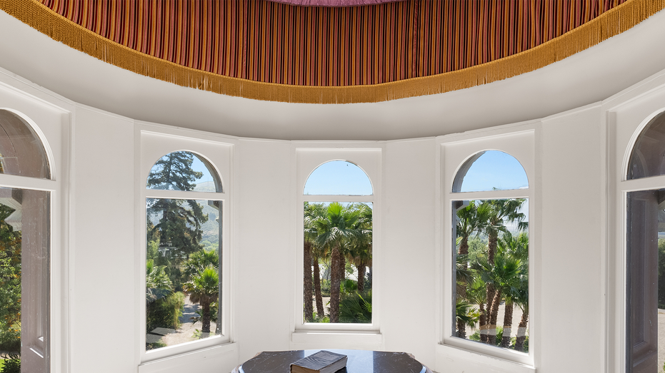 sitting room in newhall mansion