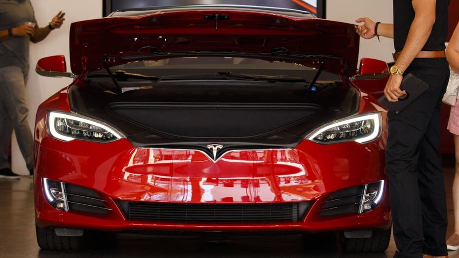 Tesla Model 3 hood