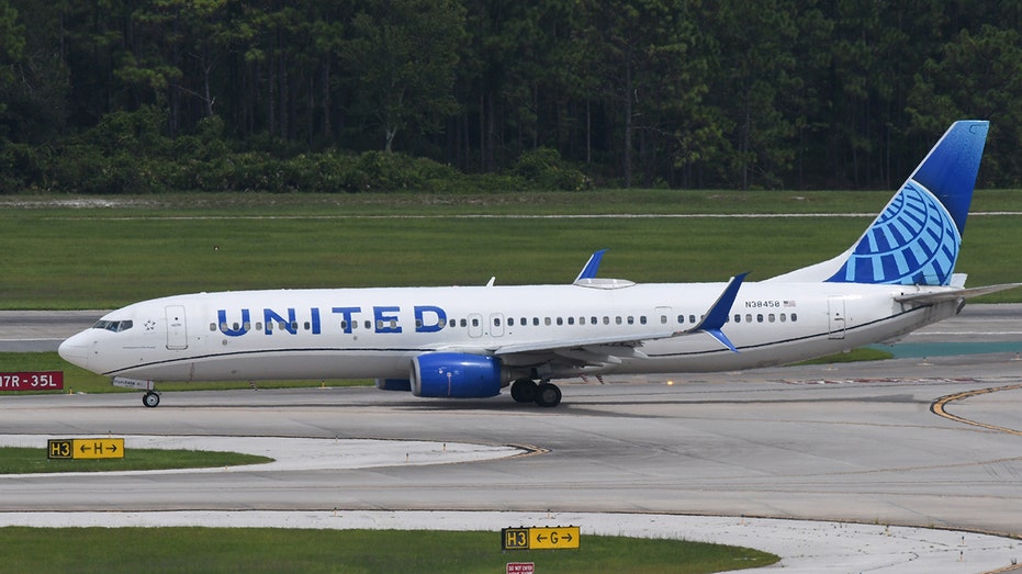 United Airlines plane in Orlando