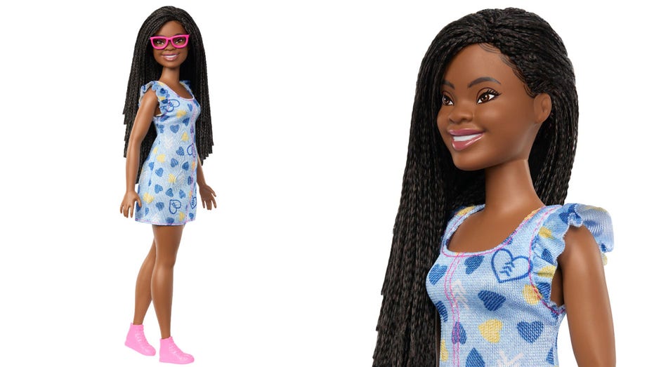 Dos imágenes de la Barbie negra con síndrome de Down, incluida una que es un primer plano de su rostro.