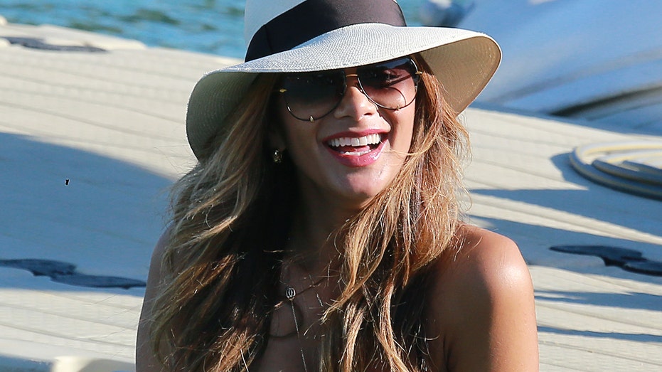 Nicole Scherzinger in Mykonos