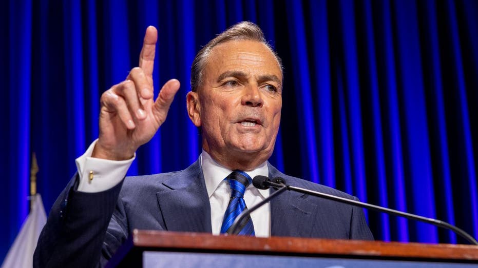 rick caruso speaks at an event