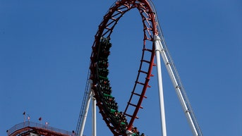 Roller coaster reportedly gets stuck, stands passengers in the air for 30 minutes - Fox News