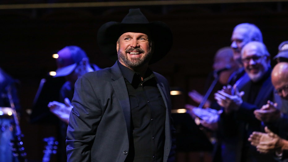 A photo of Garth Brooks