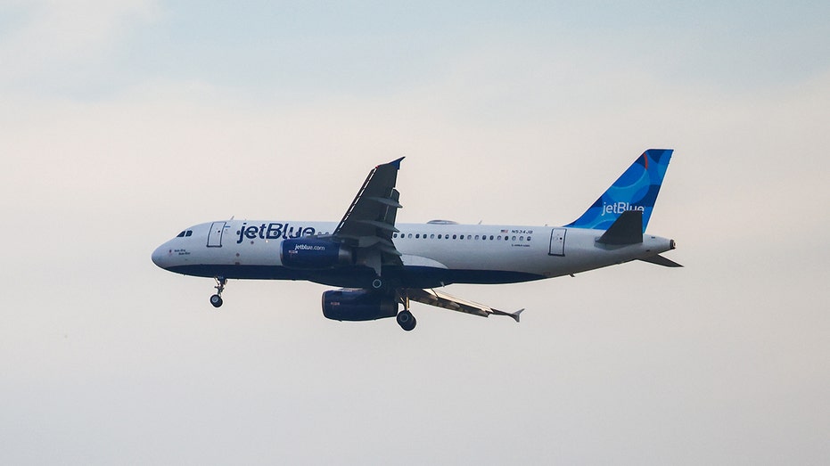 JetBlue airplane Washington D.C.