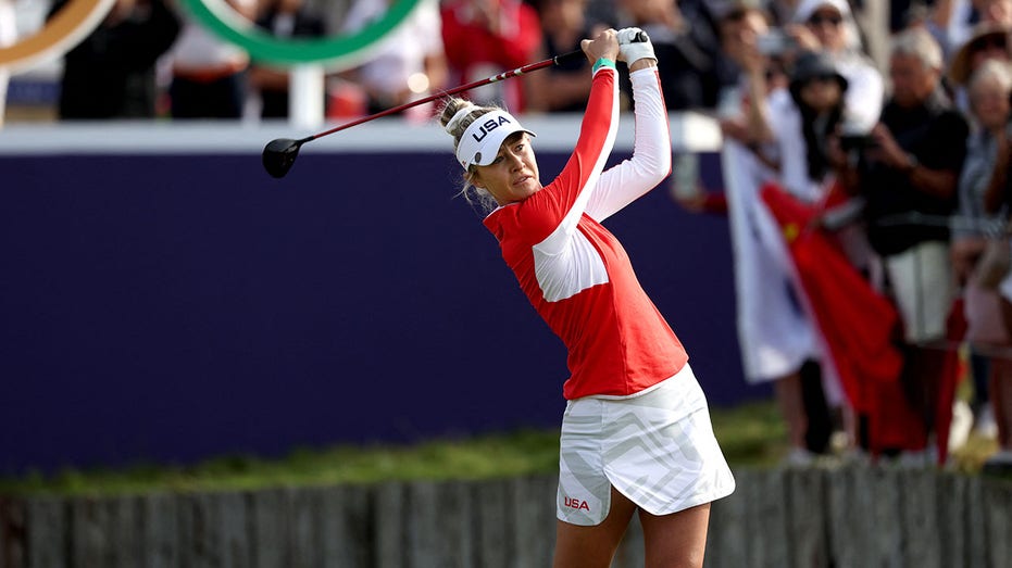 Nelly Korda watches shot