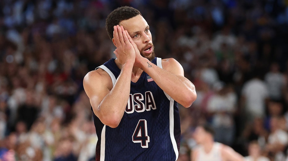 Stephen Curry celebrates