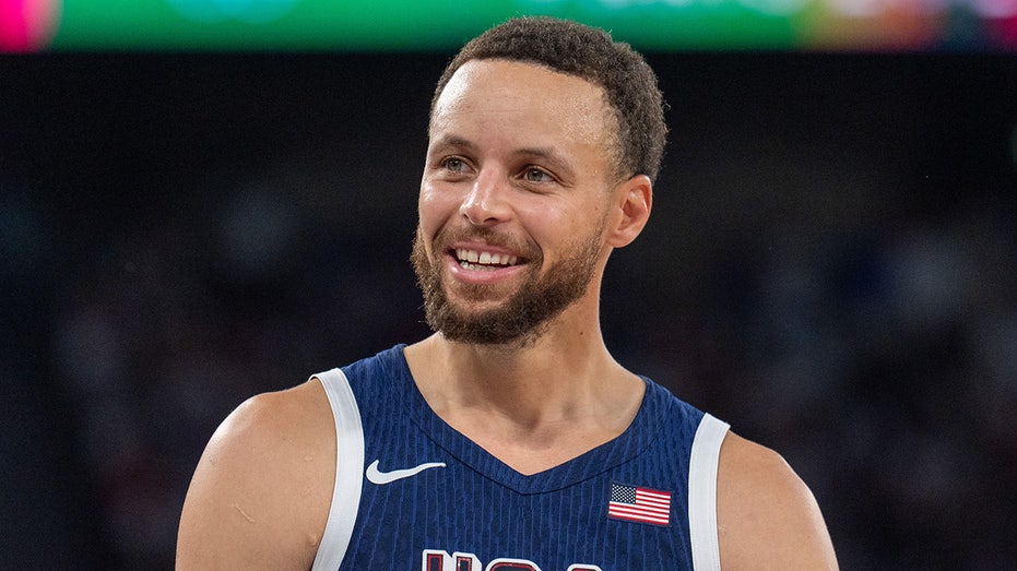 Stephen Curry smiles