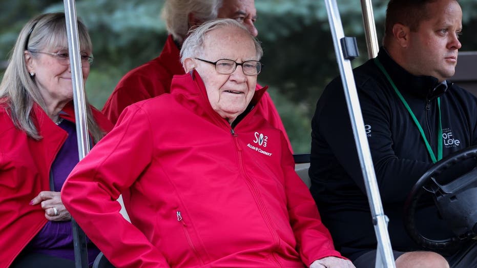 Warren Buffett in golf cart