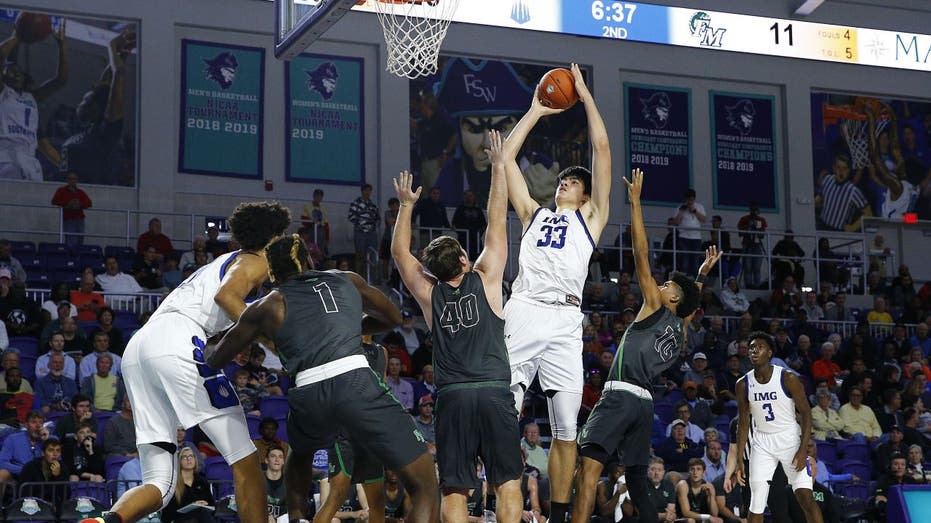 Zach Edey basketball IMG