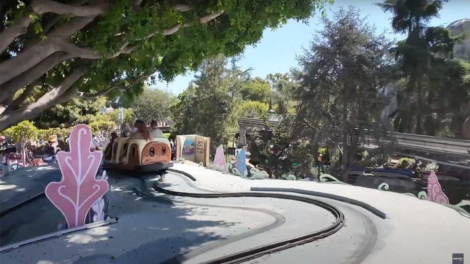 Alice in Wonderland ride beginning