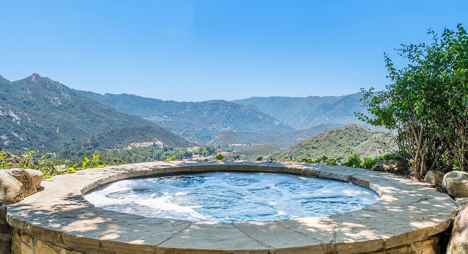 hottub overlooking canyons