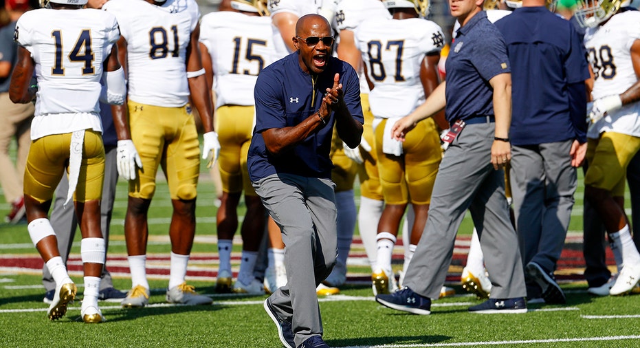 Todd Lyght coaching at Notre Dame