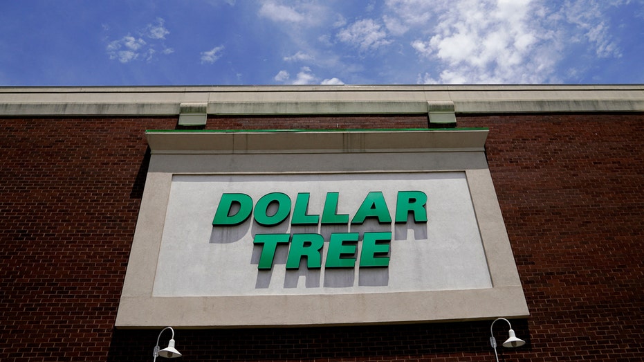 Dollar Tree sign outside of store