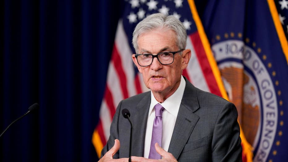 'Fed is in a tight spot' Economists weigh in on how rate cuts could