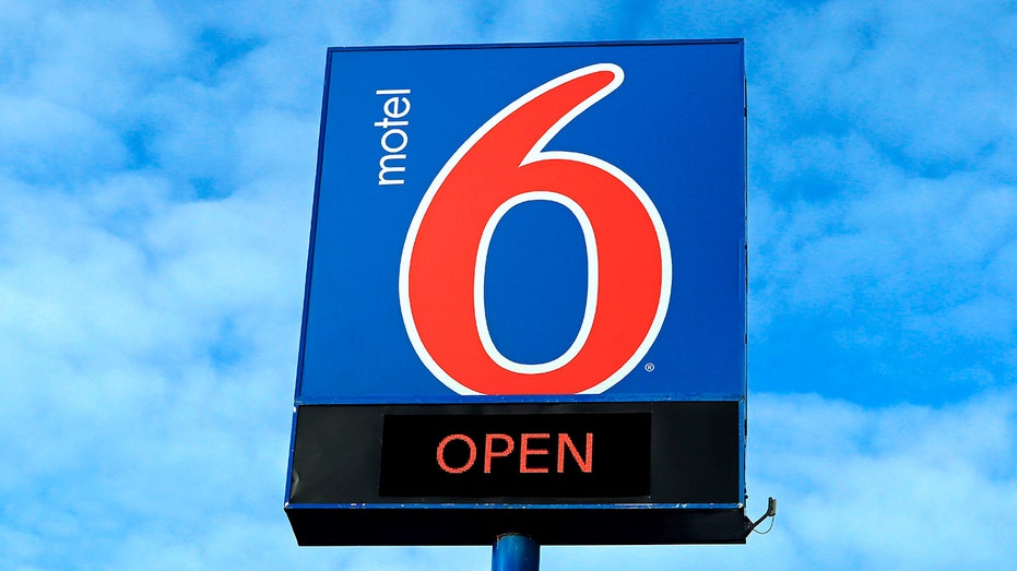 Motel 6 sign and logo