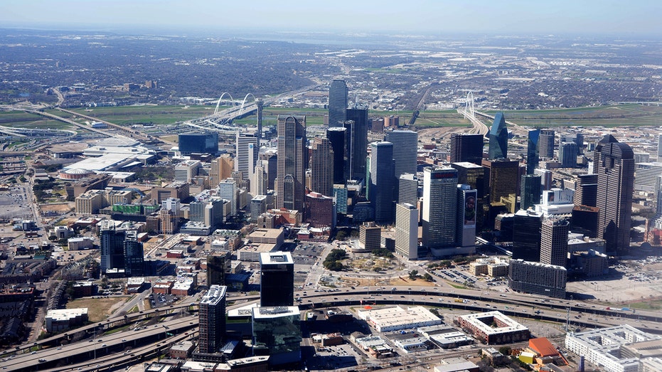 DALLAS, TEXAS - 22 FEBRUARI: Pemandangan udara dari cakrawala pusat kota Dallas pada 22 Februari 2024 di Dallas, Texas. (Foto oleh Kirby Lee/Getty Images)