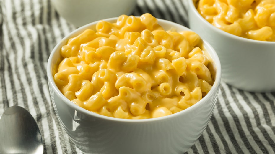 A bowl of macaroni and cheese.