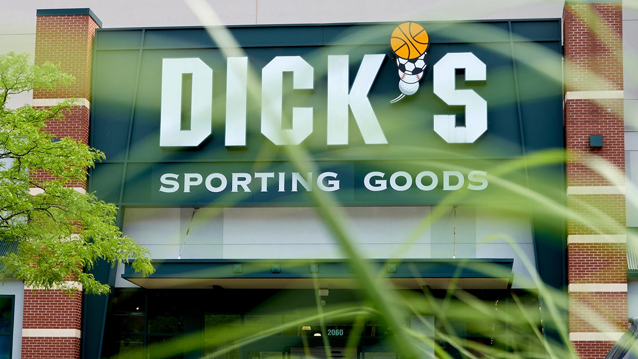 Dick’s Sporting Goods to hire 8,000 seasonal workers for holiday shopping season